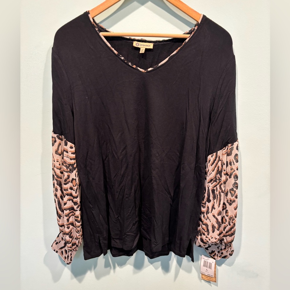 NWT Democracy brand sweater with cuffed sleeves